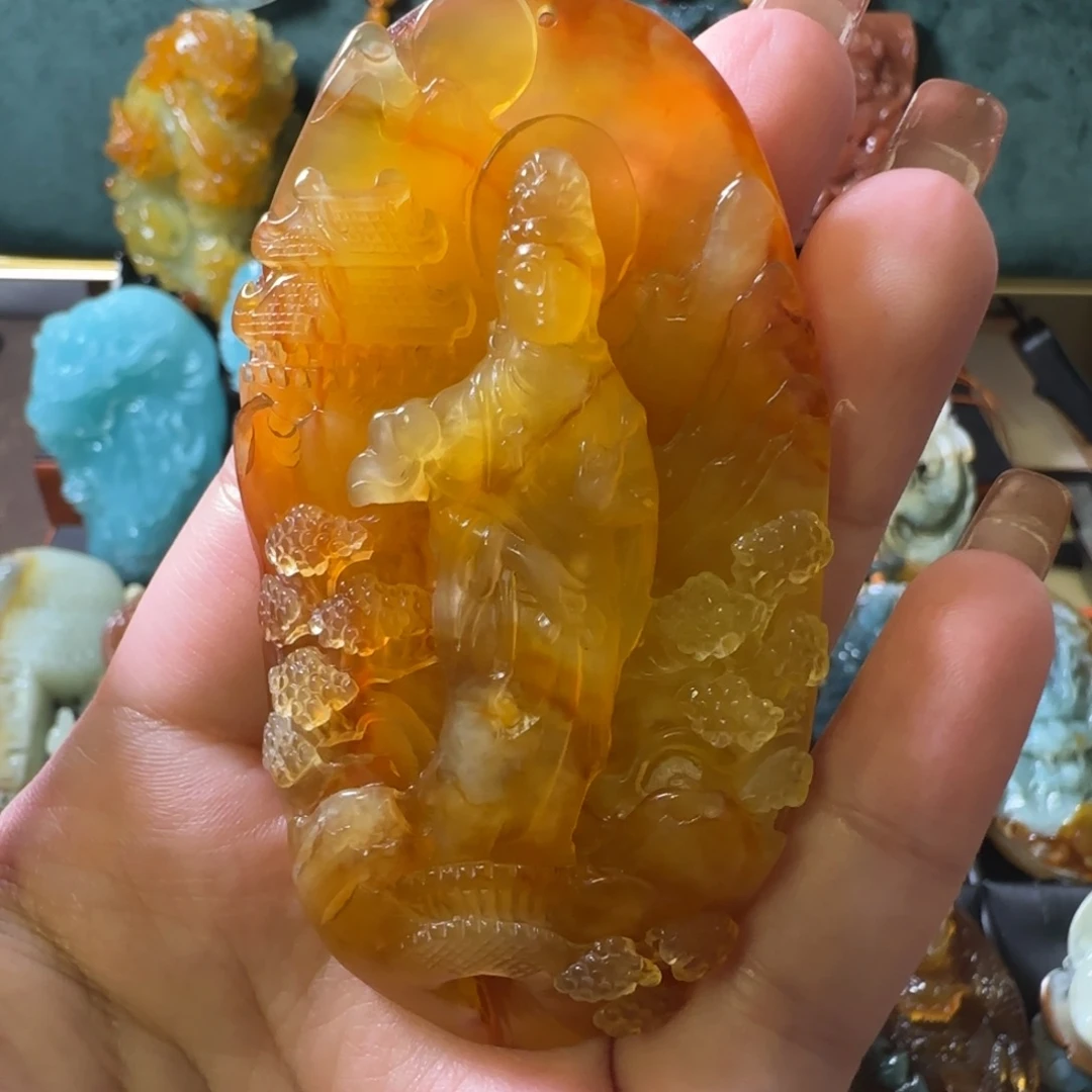 岫玉未镶嵌颈饰观音