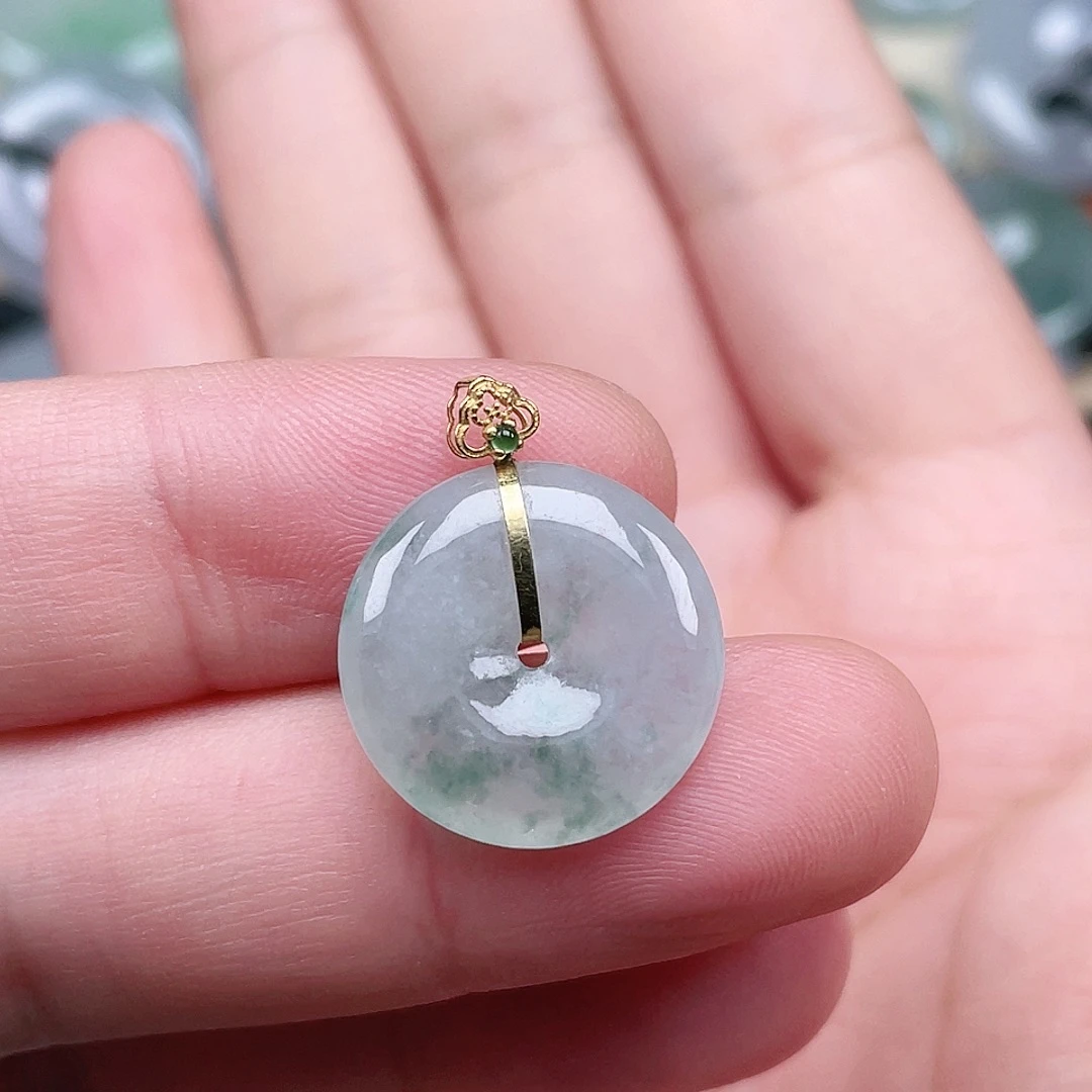 翡翠未镶嵌颈饰平安扣