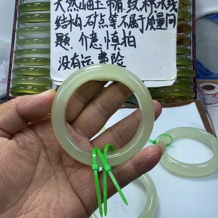 远***山蛇纹石玉未镶嵌手镯