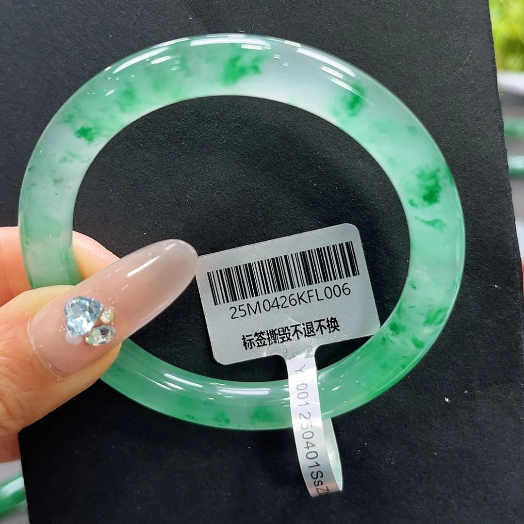 笑***汐石英质玉手镯未镶嵌➕小玥53