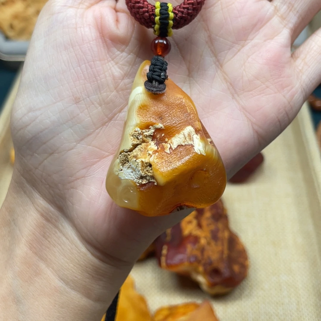 未镶嵌琥珀珠宝奇石