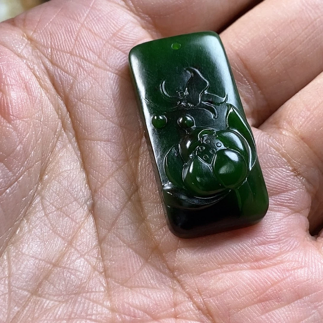 椰***O和田玉未镶嵌吊坠(不含链)