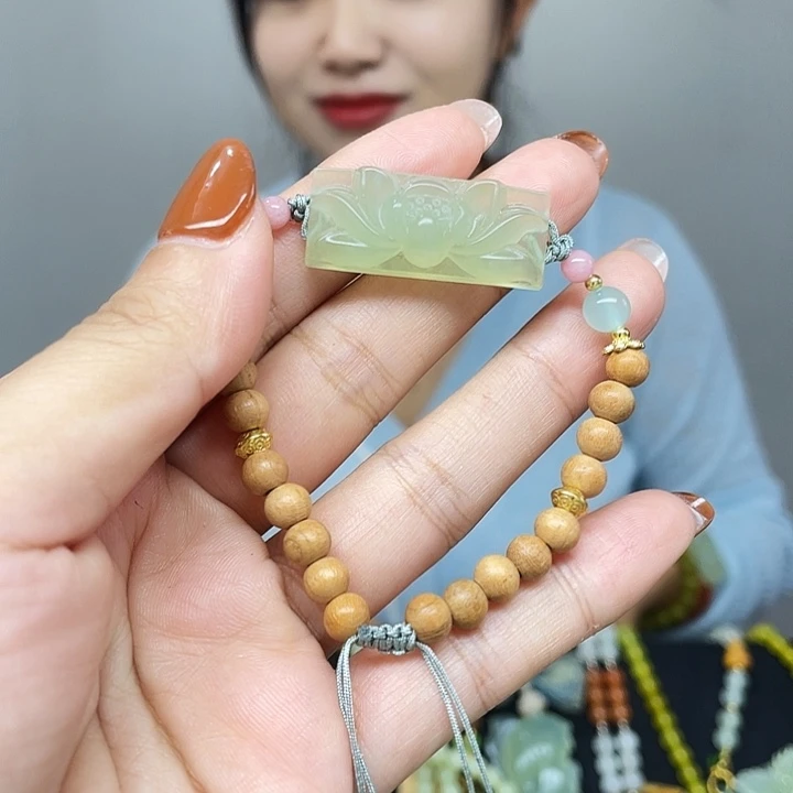未镶嵌蛇纹石玉颈饰