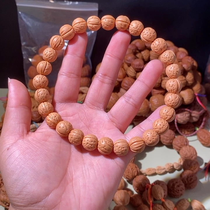 手串文玩核桃……40
