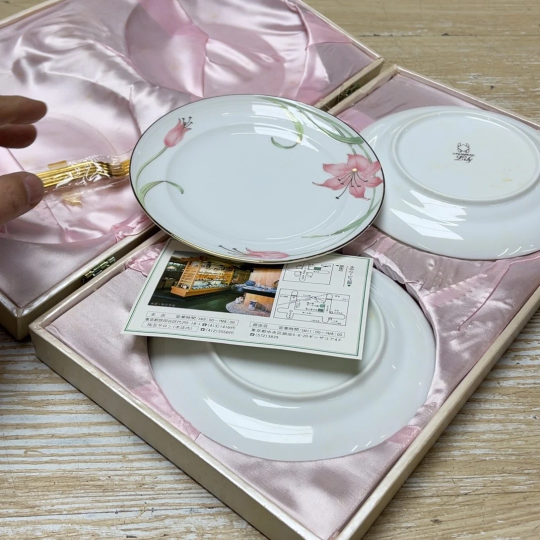 瓷片7*9密密麻麻地排列着