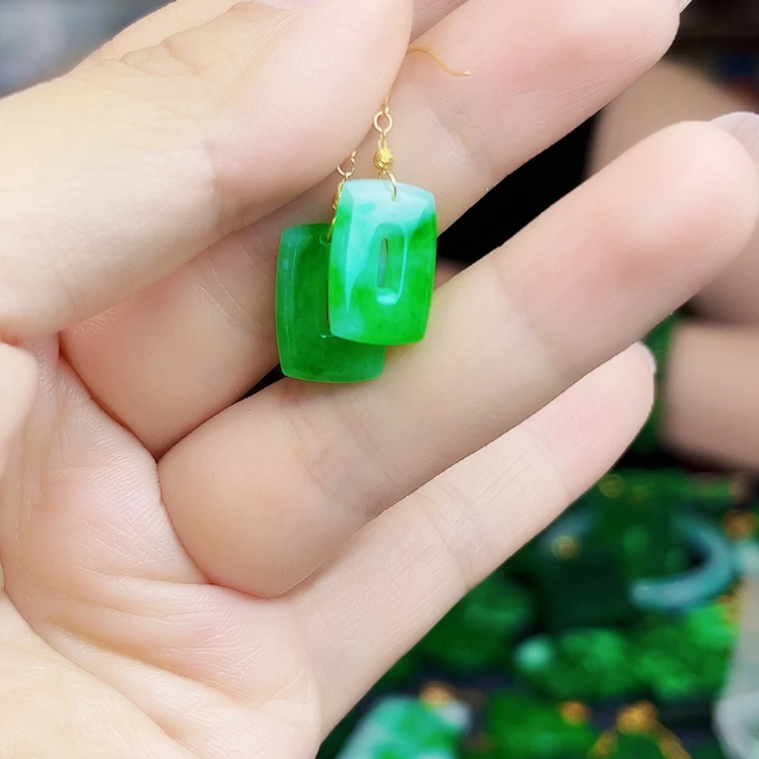 翡翠18K金镶嵌颈饰多样性