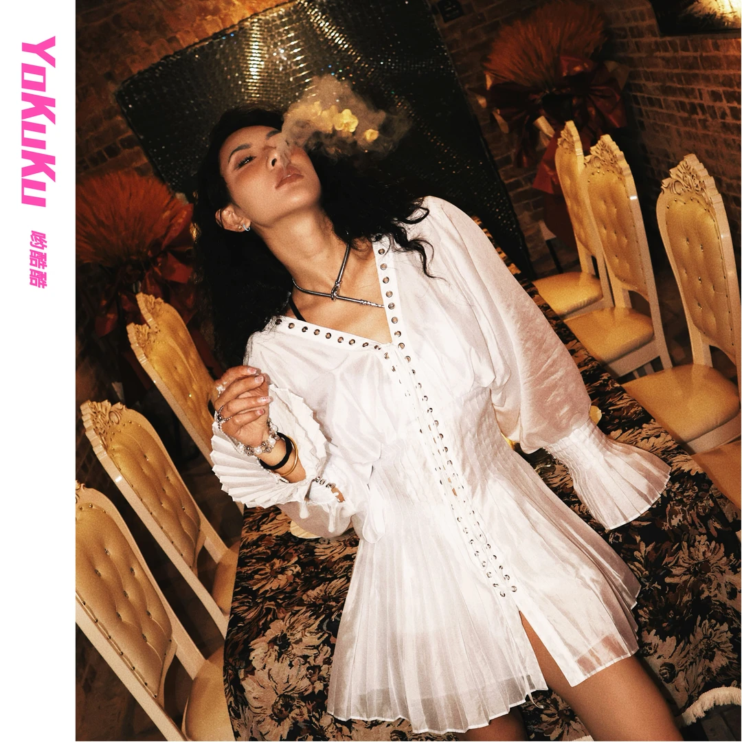 哟酷酷（我在追光）夏季小个子法式高定裙子深V收腰连衣裙褶皱