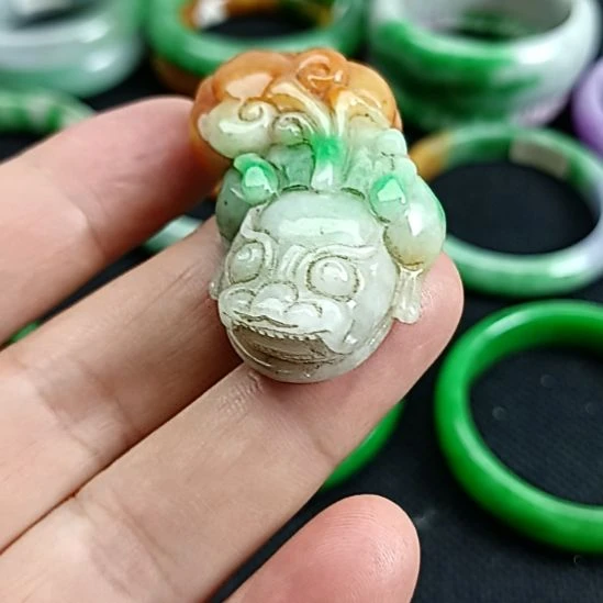 翡翠挂件未镶嵌翡翠