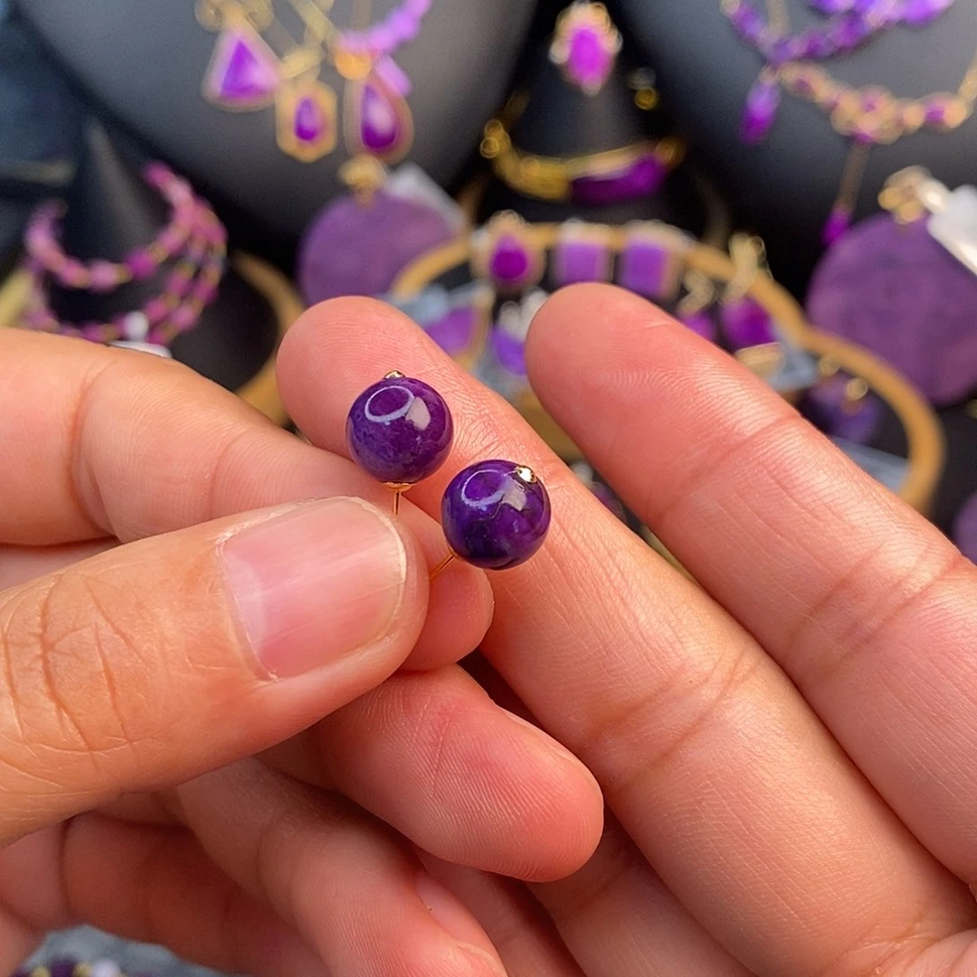 18K金镶嵌苏纪石（舒俱来）耳饰