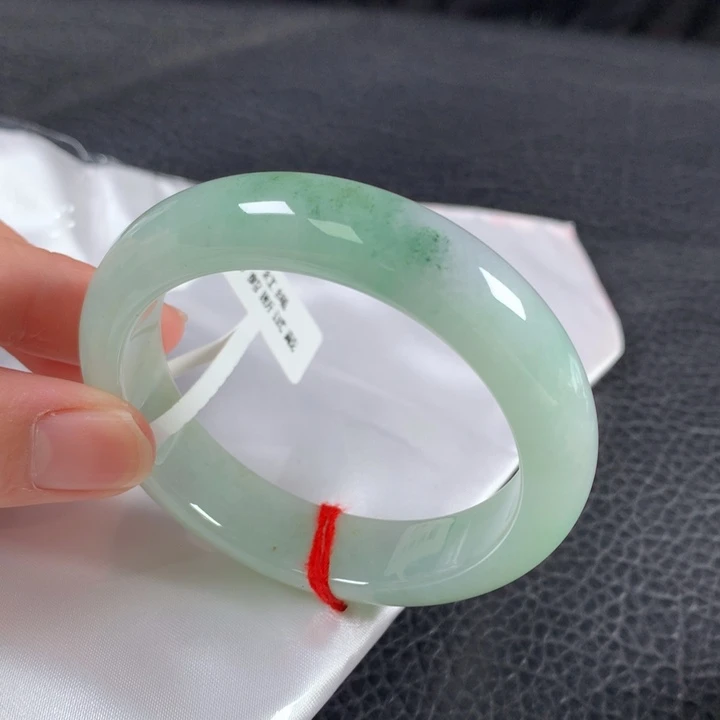 翡翠未镶嵌手镯