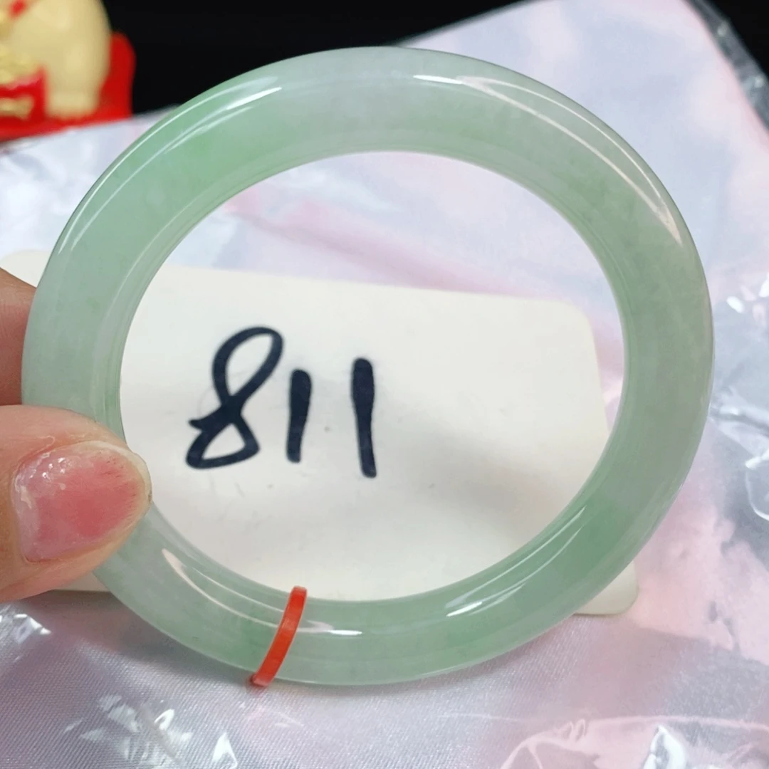 翡翠手镯未镶嵌54圈