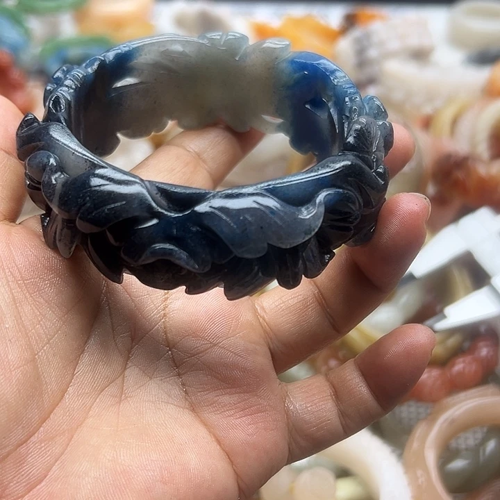 未镶嵌手镯石英岩玉美**人