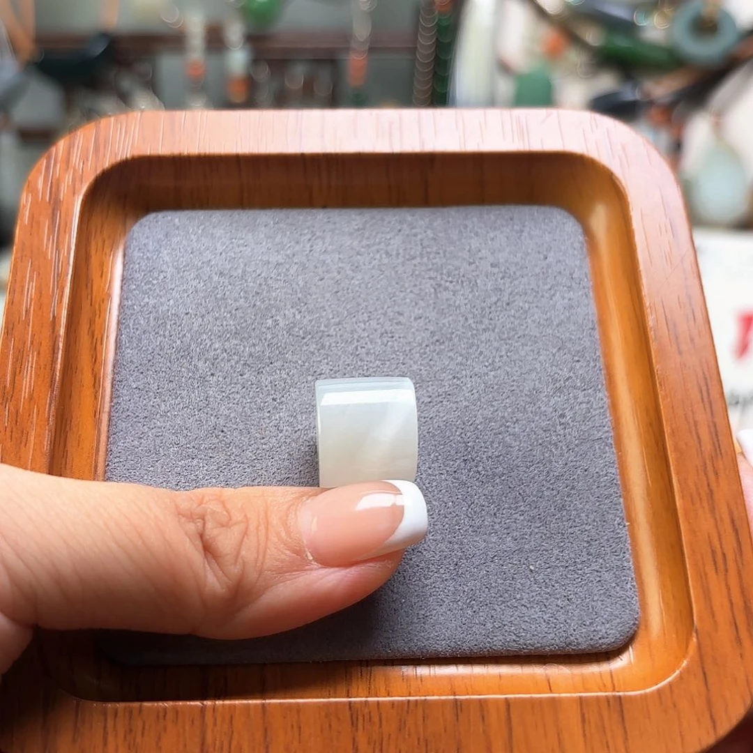 和田玉未镶嵌颈饰?****的