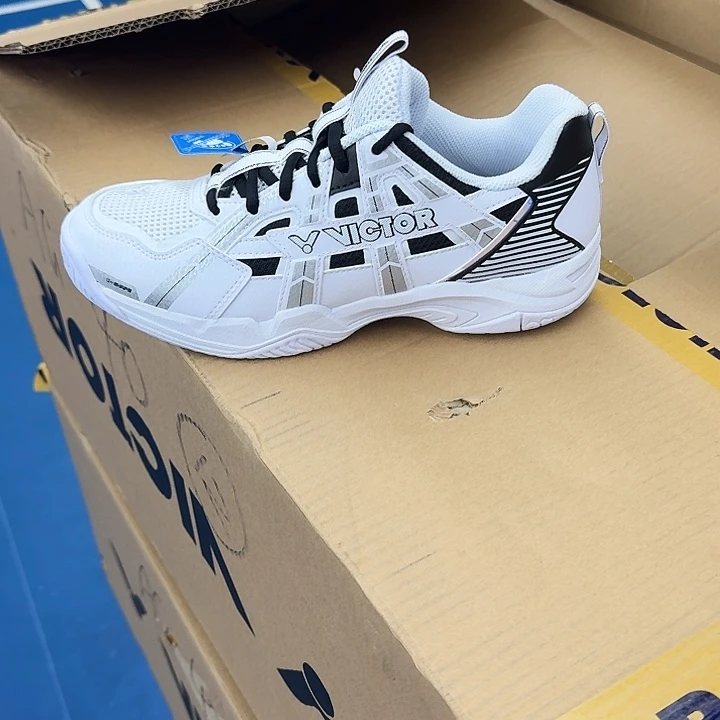 43码羽毛球专业鞋子