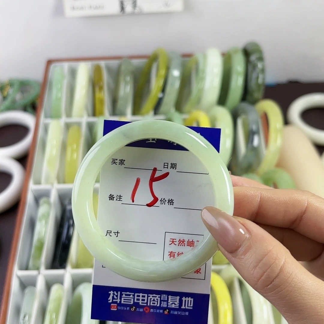 蛇纹石玉手镯未镶嵌懒