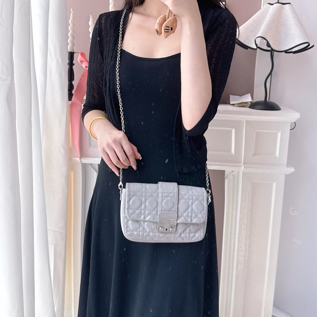 95新 DIOR/迪奥 dior灰色银扣菱格链条斜挎包