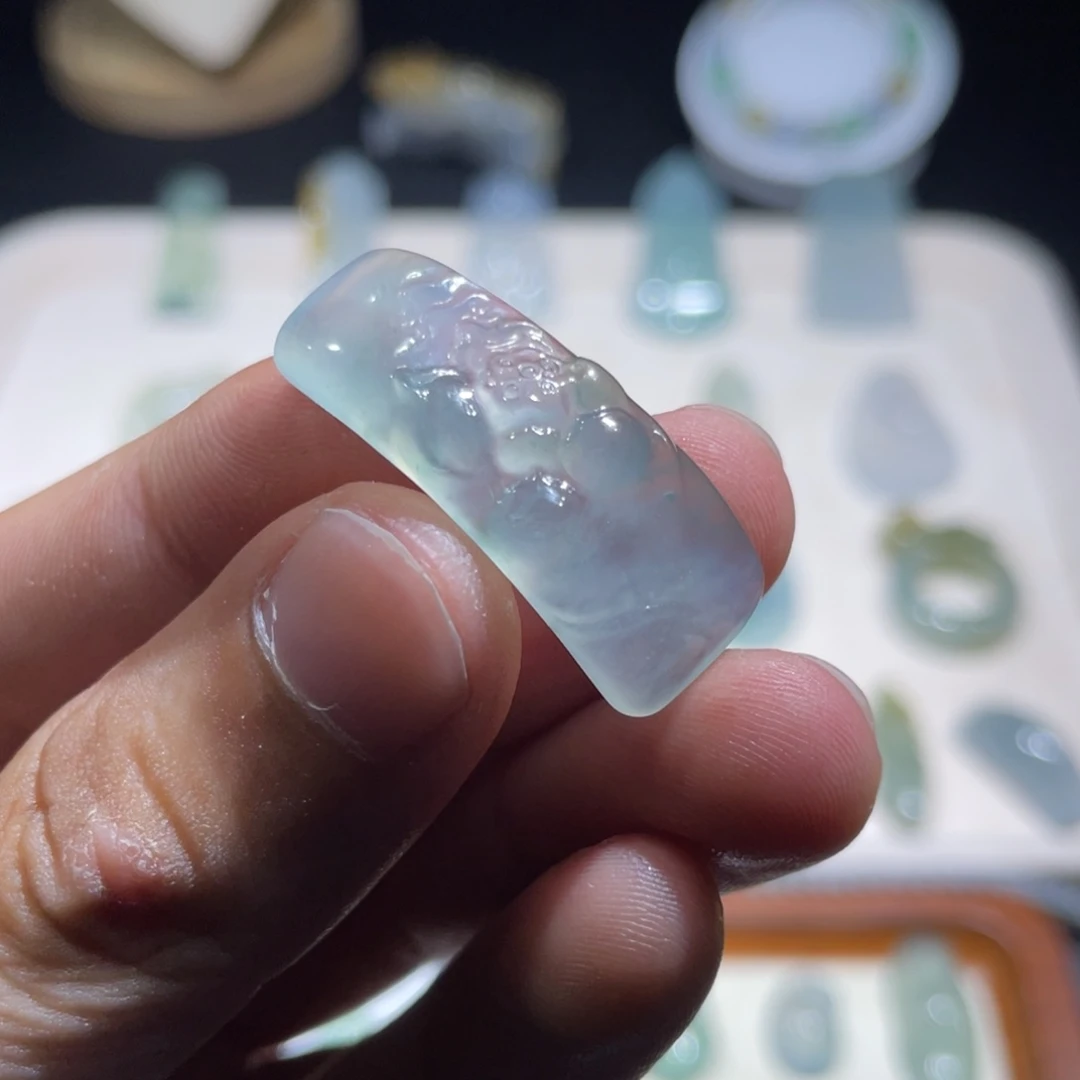 颈饰未镶嵌翡翠手牌莲花