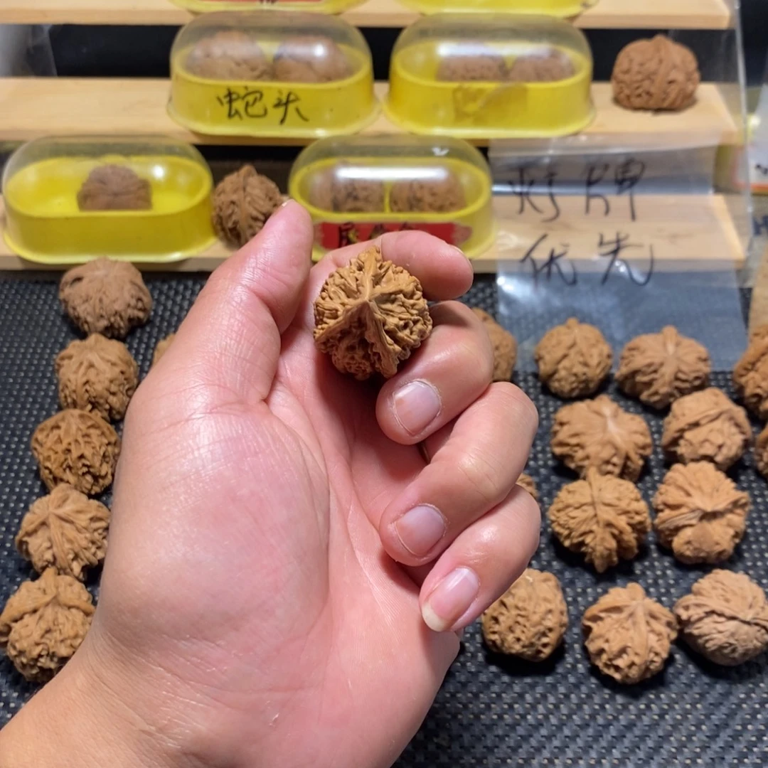 添***饭文玩核桃吊坠核桃异形