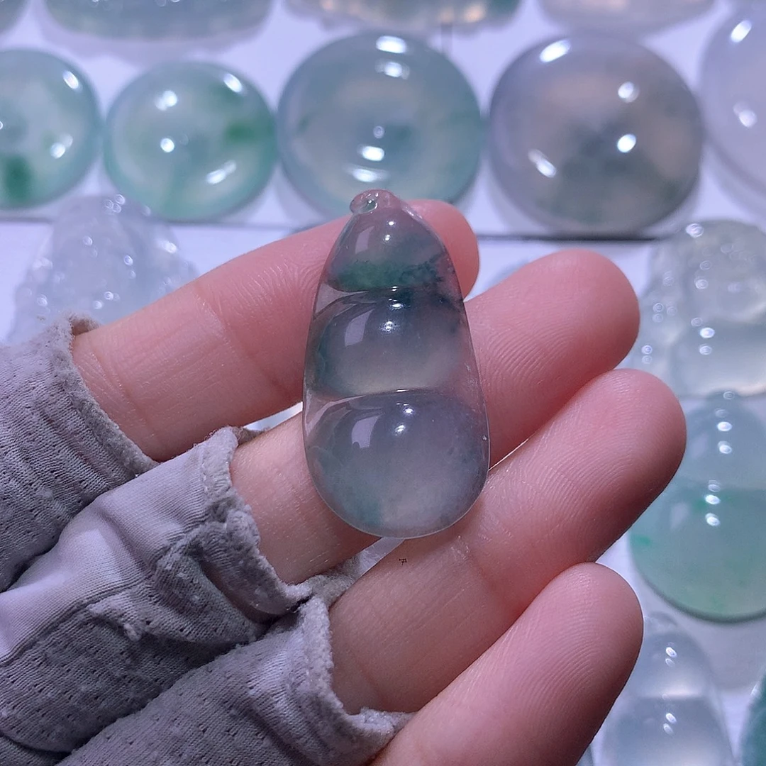 翡翠未镶嵌颈饰豆