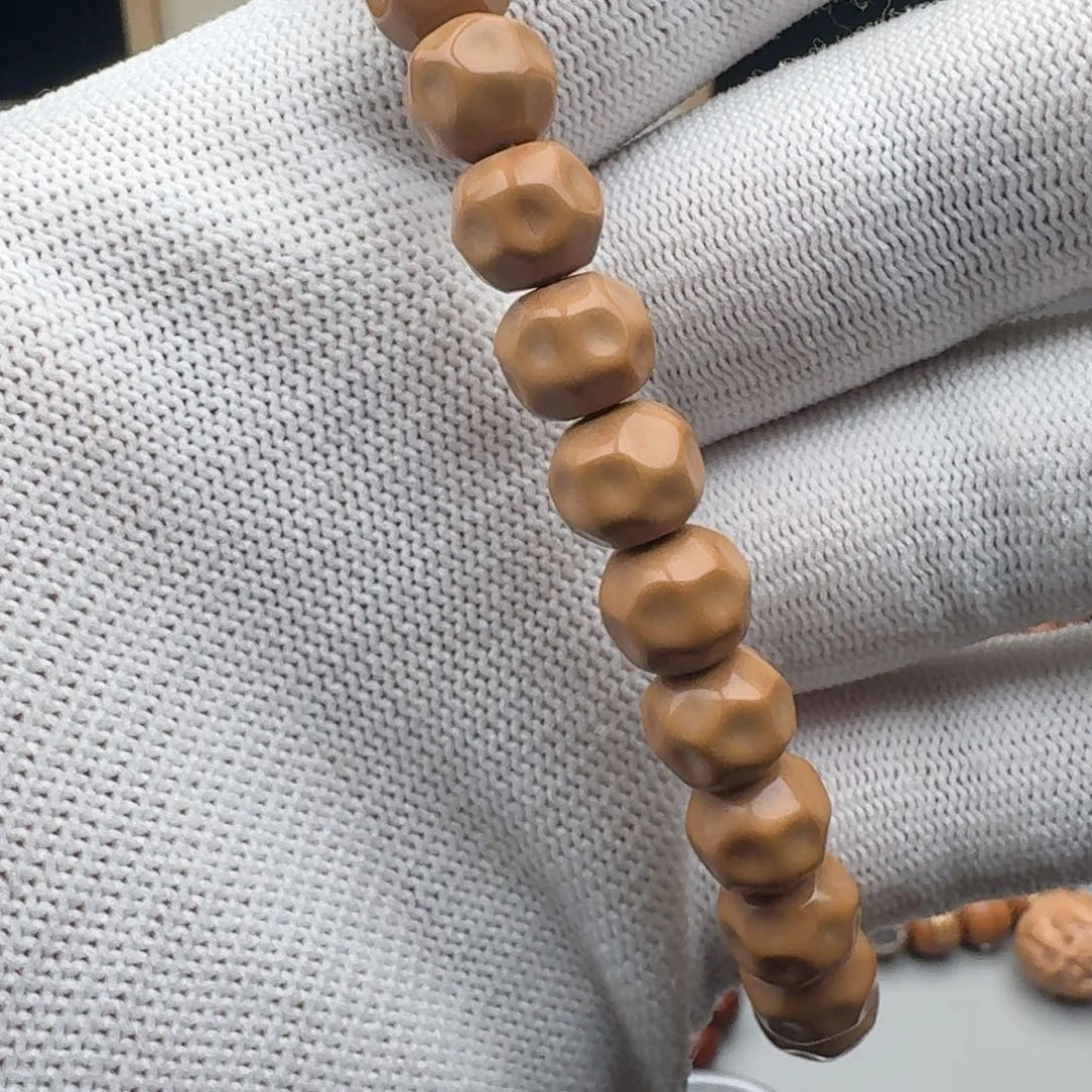 李***一吊坠猴头核桃奶酪