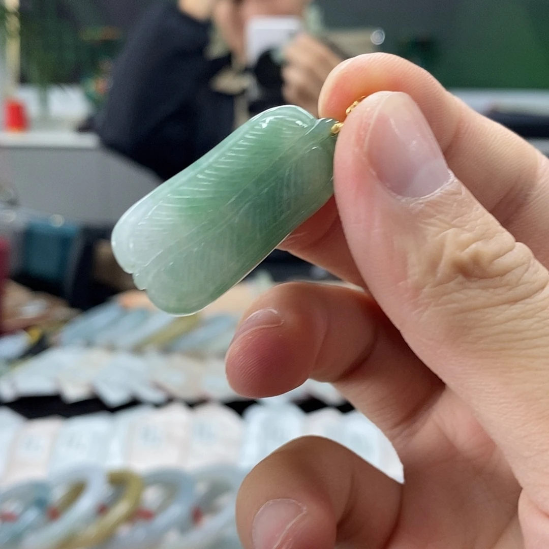 翡翠18K金镶嵌颈饰翡翠