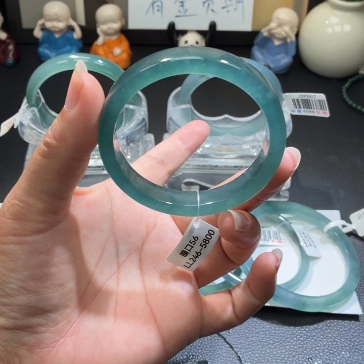大***一翡翠未镶嵌手镯高冰底冰蓝水