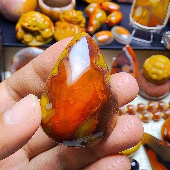 伟***咚玛瑙/玉髓未镶嵌颈饰