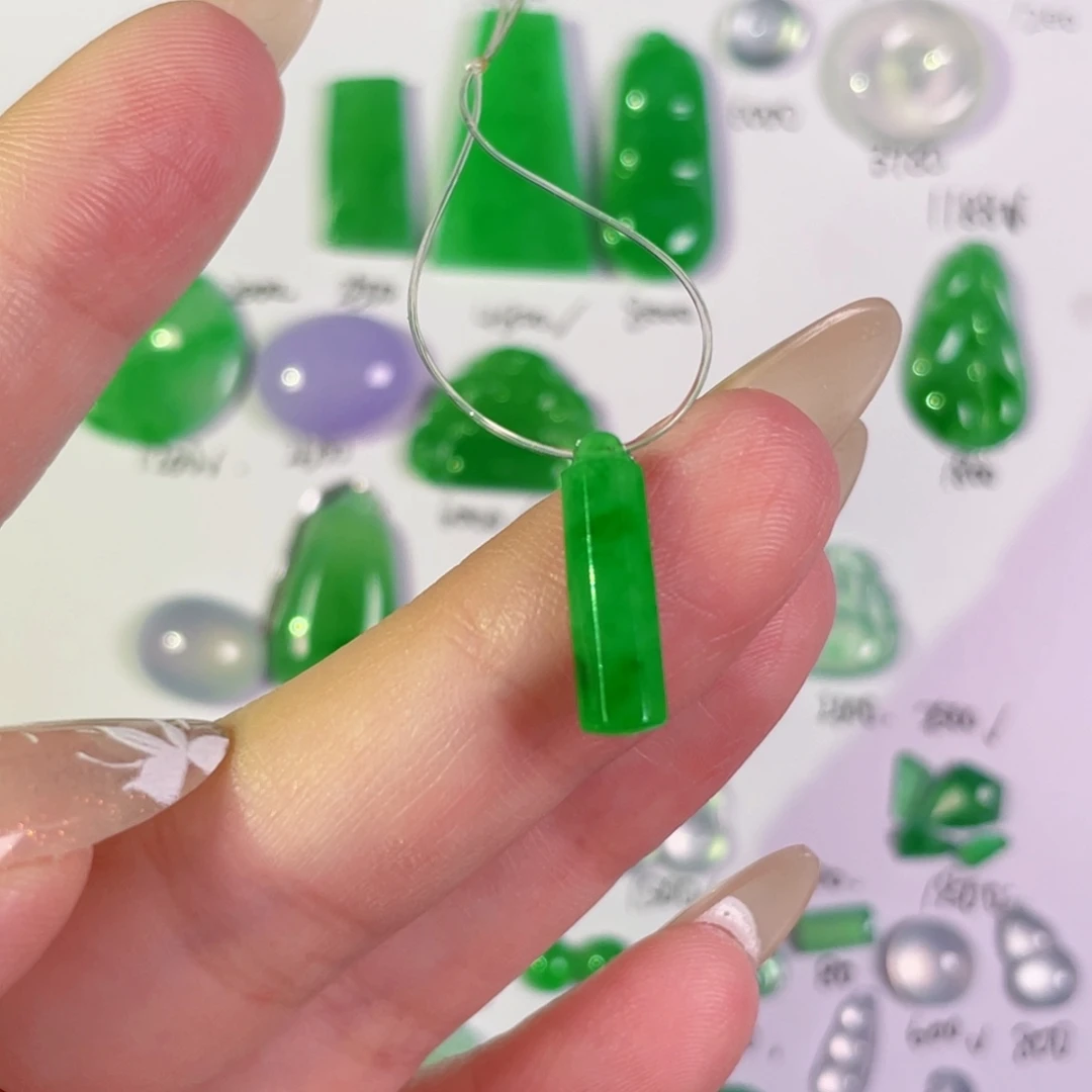 翡翠未镶嵌颈饰裸石