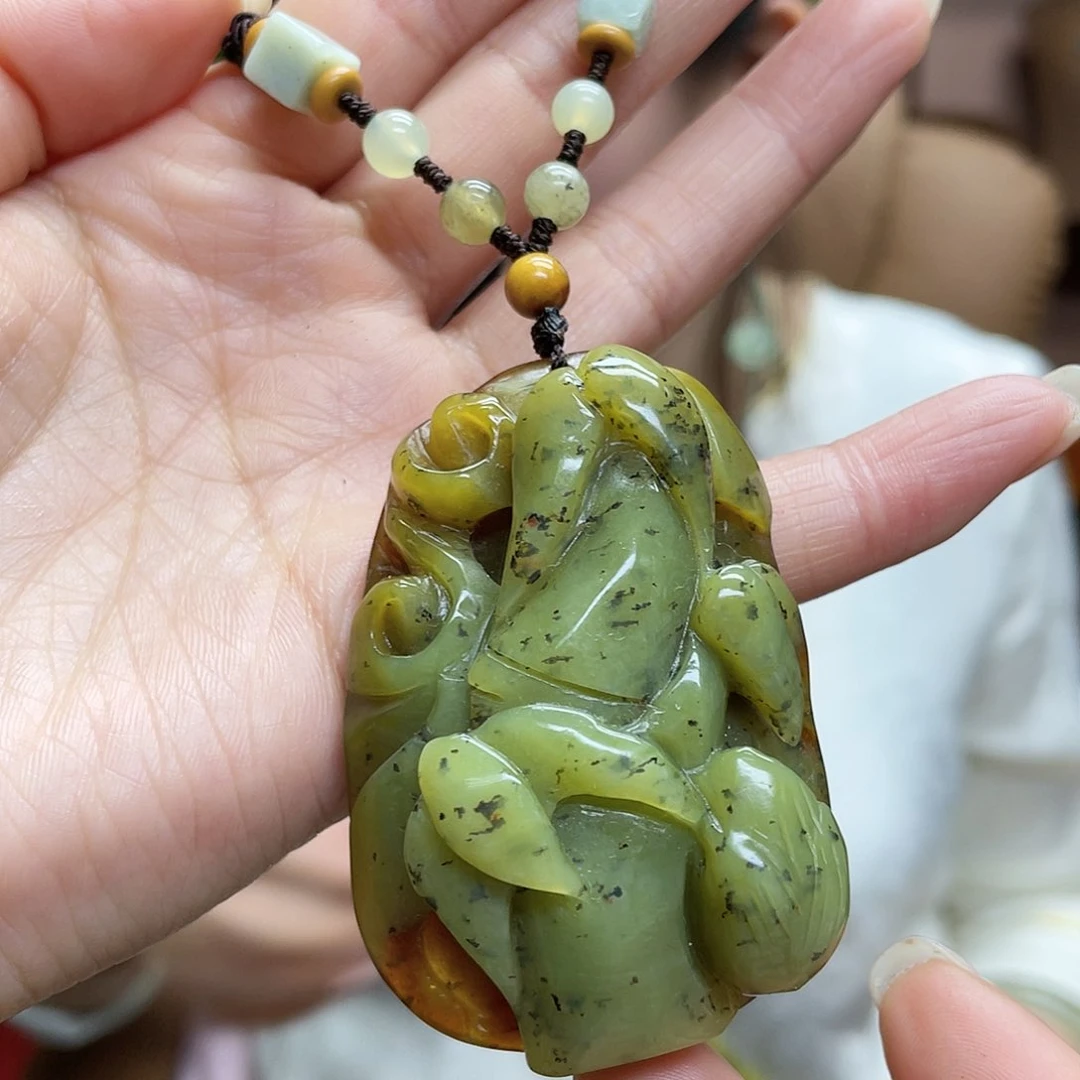 蛇纹石玉颈饰未镶嵌