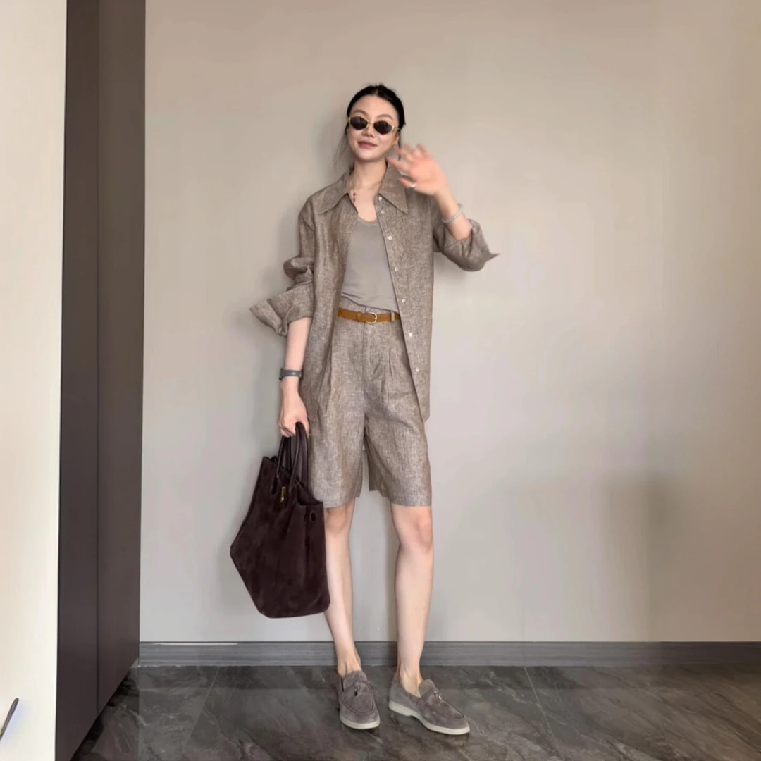老钱风夏季酷飒穿搭小个子套装女通勤褐色亚麻防晒衬衫短裤两件套