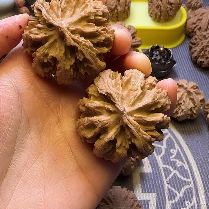 昵***置文玩核桃把件秦八棱9