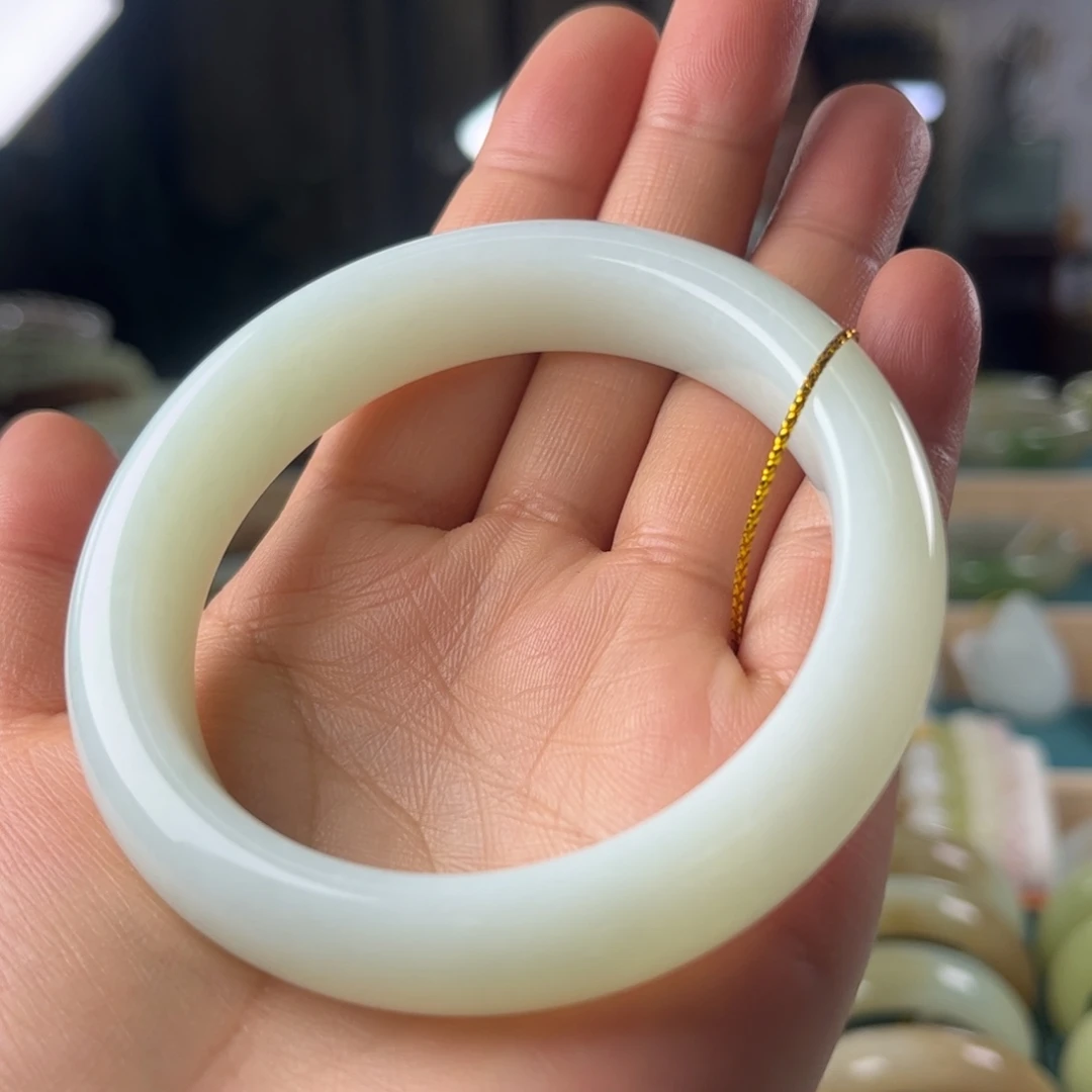 和田玉未镶嵌手镯