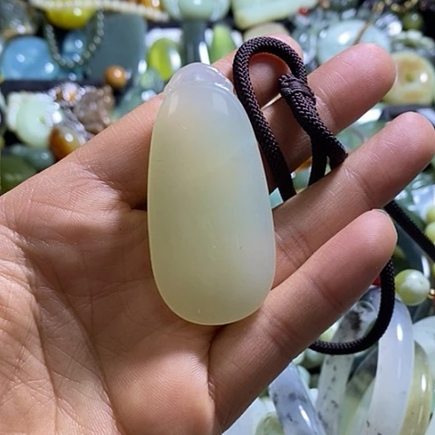 岫玉颈饰未镶嵌挂件