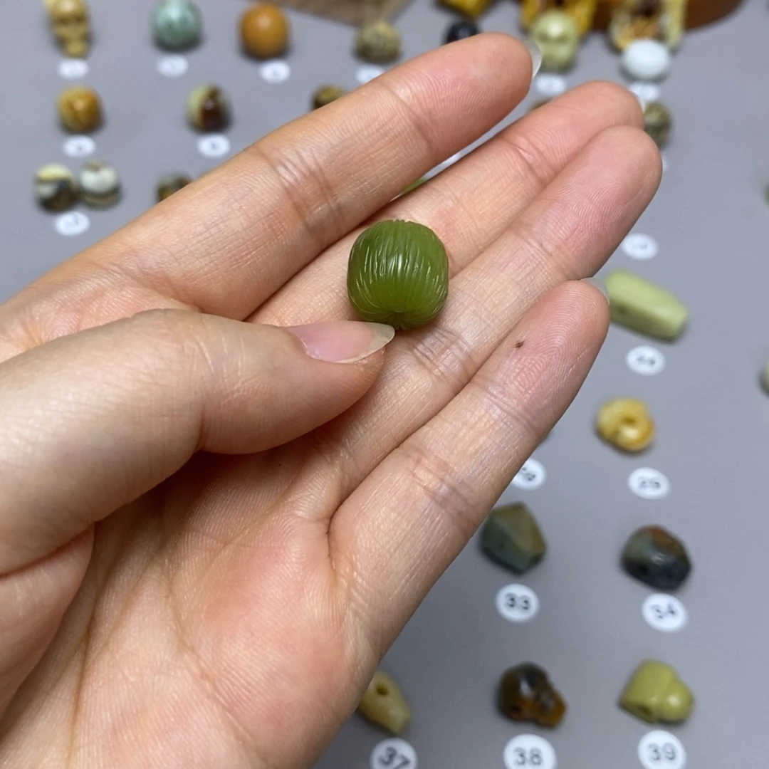 蛇纹石玉配饰合金扎*