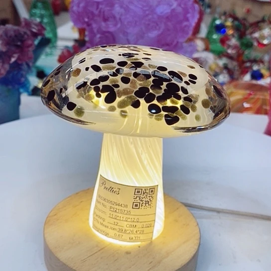 琉璃花瓶高12厘米宽11厘米