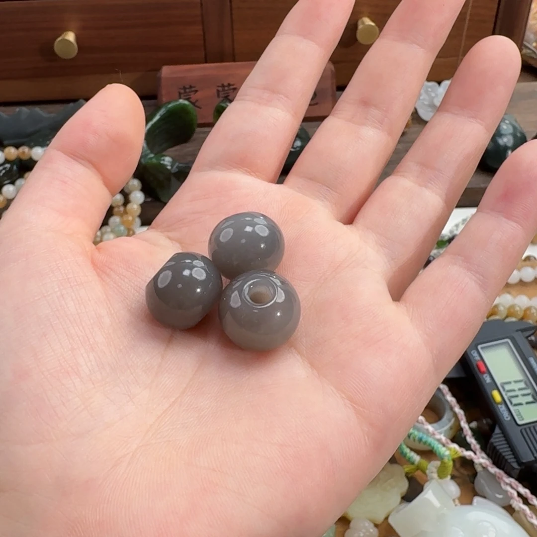 颈饰未镶嵌和田玉3个