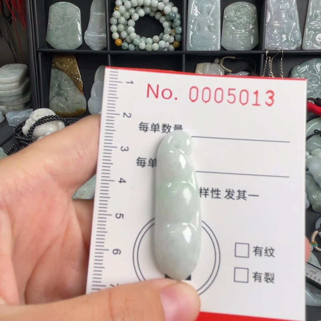 吊坠(不含链)未镶嵌翡翠微瑕