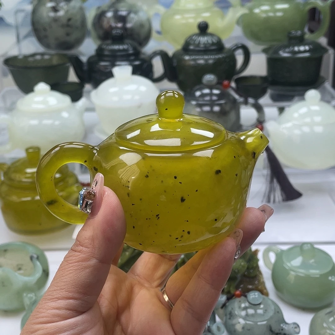 蛇纹石玉未镶嵌壶