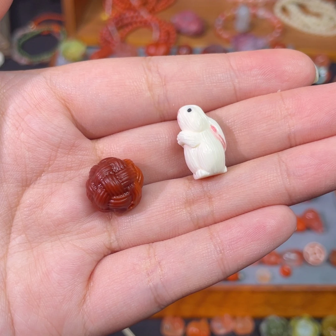 天****未镶嵌毛线球猛犸兔子南红玛瑙