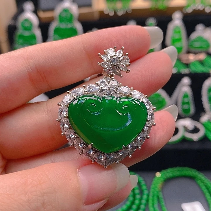 翡翠未镶嵌颈饰24558899