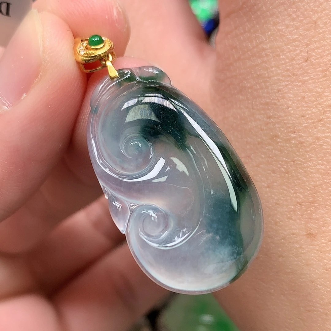 翡翠18K金镶嵌颈饰