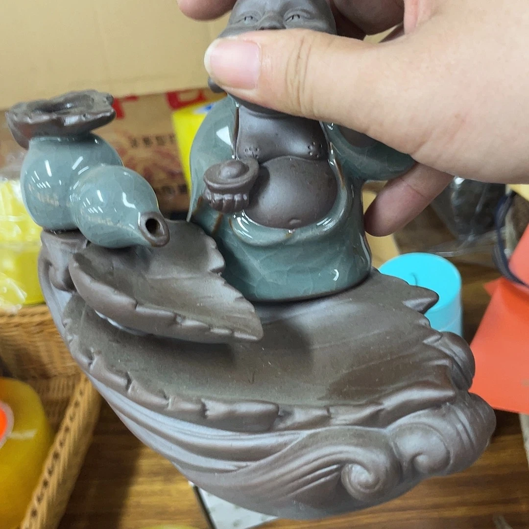 搪瓷杯子里还有很多东西