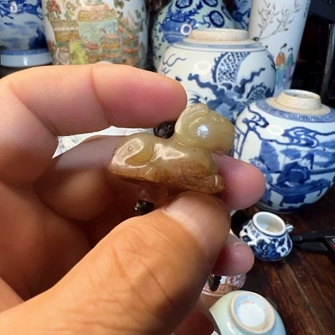 颈饰未镶嵌和田玉（糖玉）