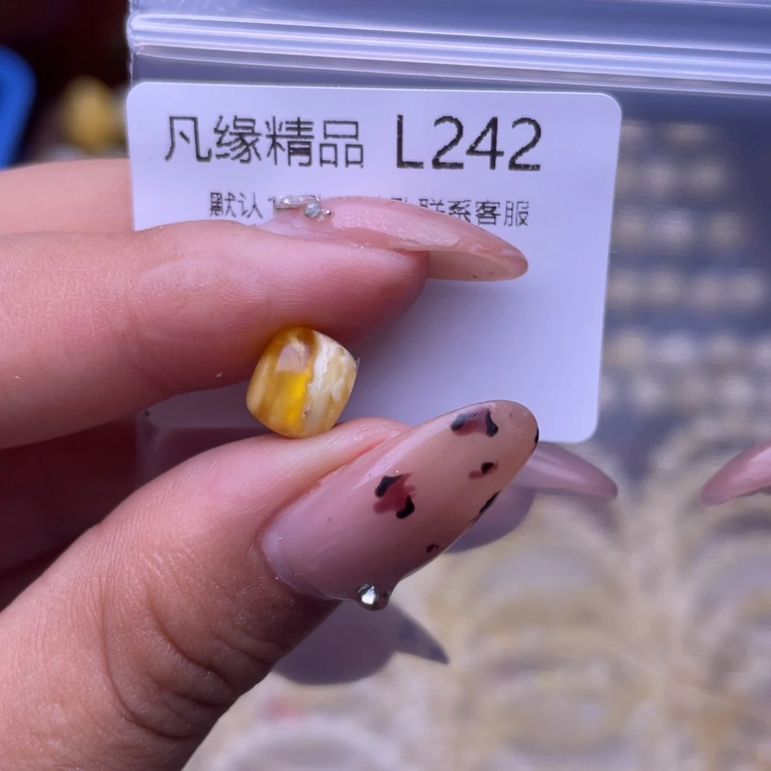 琥珀未镶嵌裸石琥珀