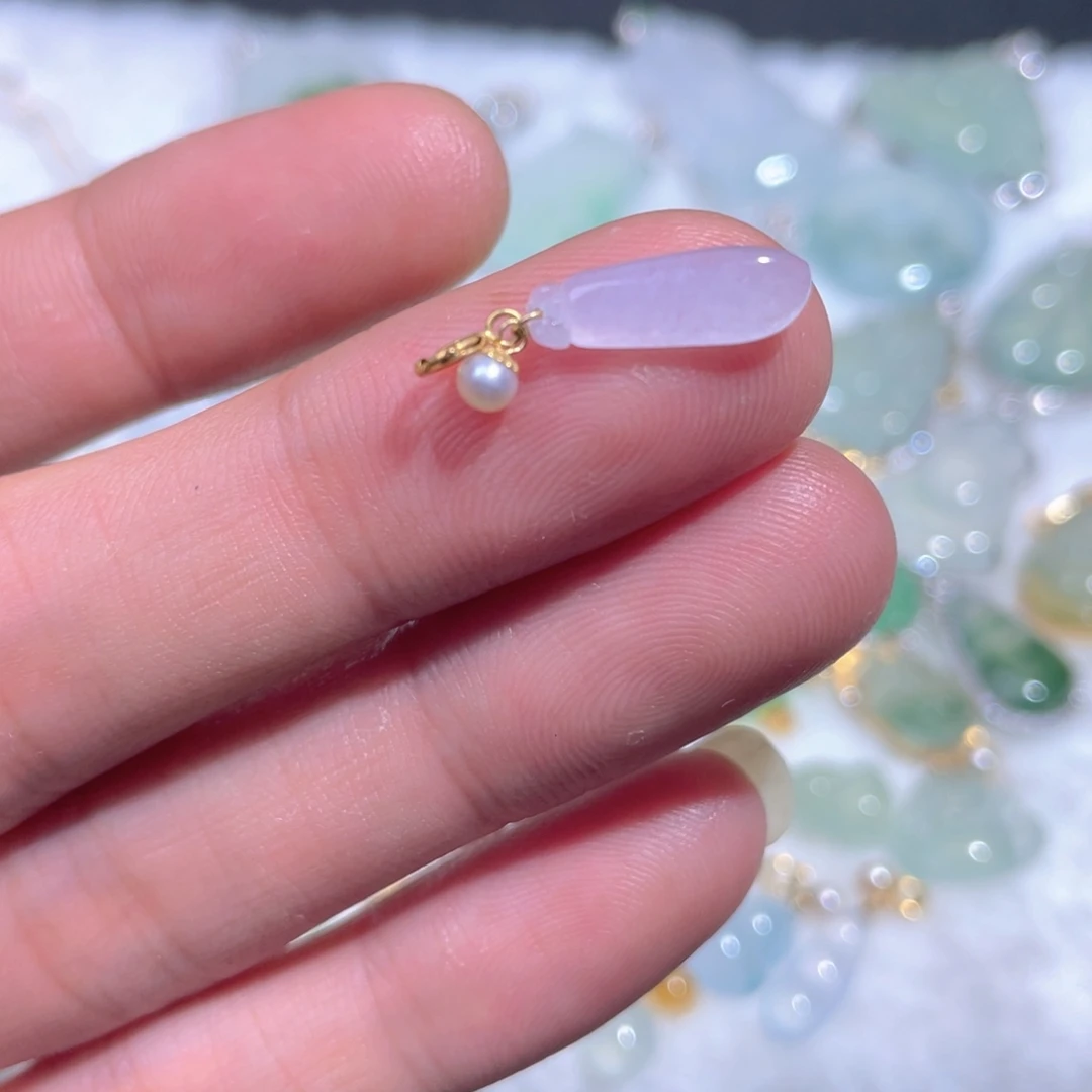 翡翠18K金镶嵌颈饰翡翠