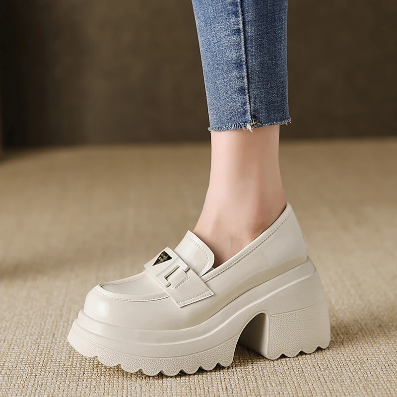 超轻厚底松糕鞋10cm米白色超高跟单鞋防水台不累脚粗跟圆头乐福鞋