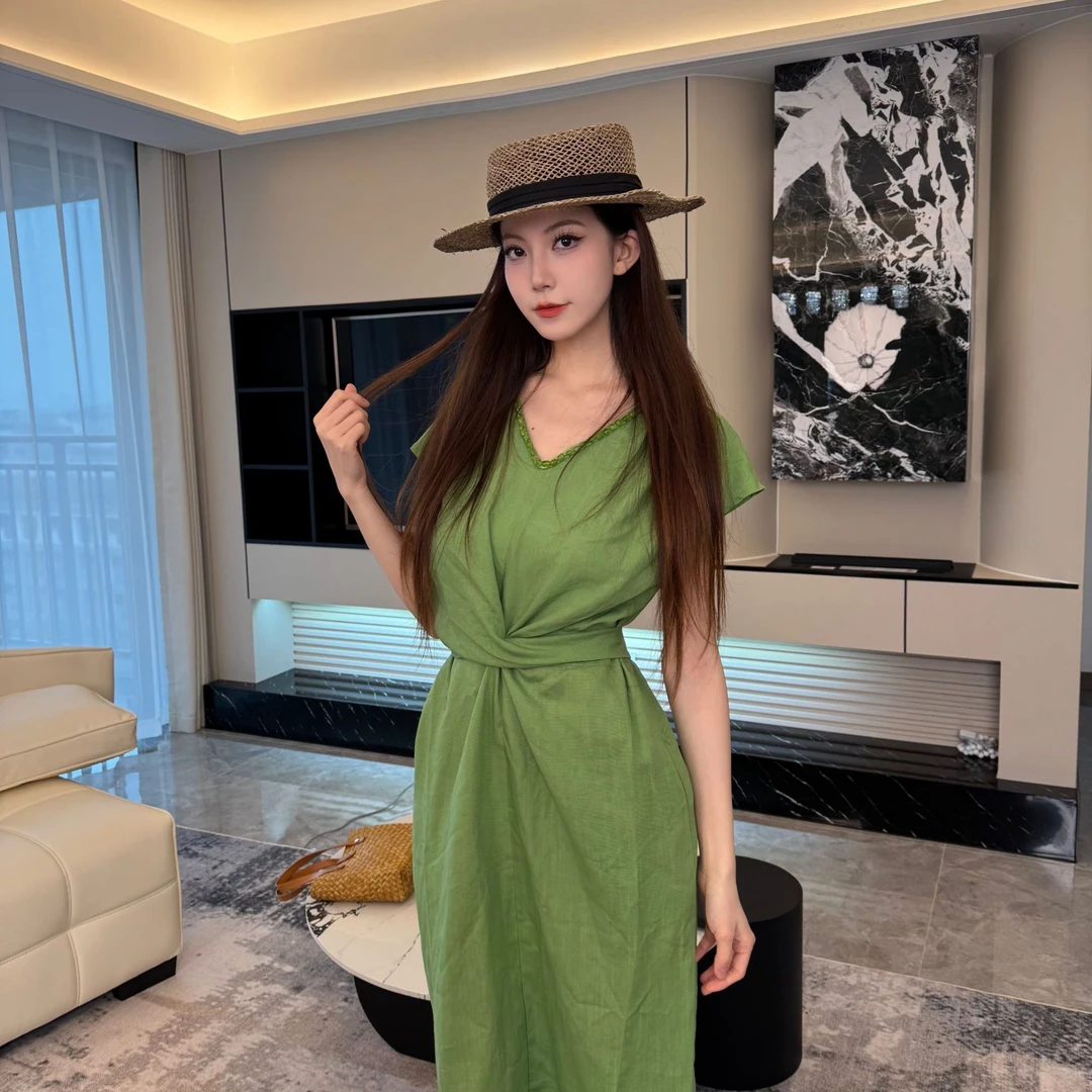 桃桃轻奢/V领带钻连衣裙收腰显瘦亚麻天然肌理感气质连衣裙