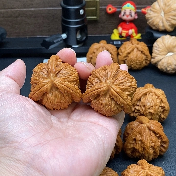 玩***心文玩核桃把件白奔