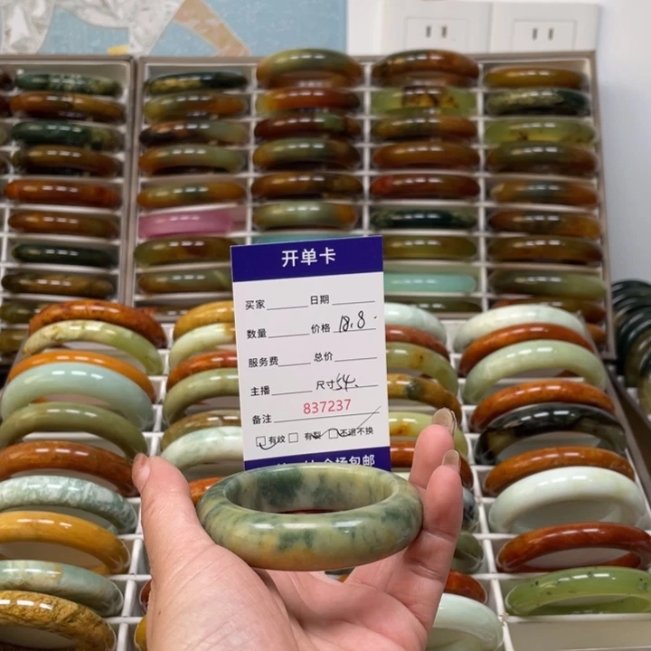 婉***儿蛇纹石玉未镶嵌手镯