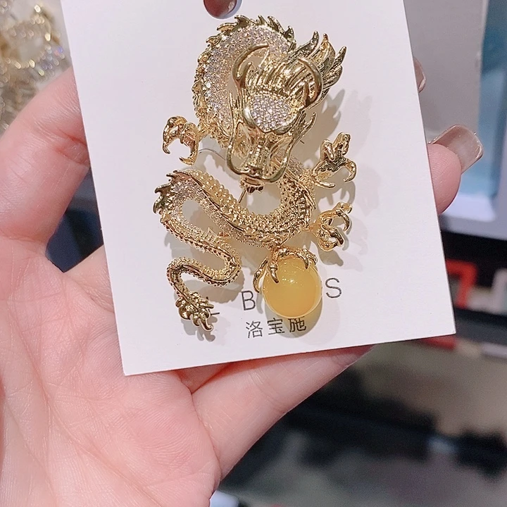 锆石铜合金霸龙胸针